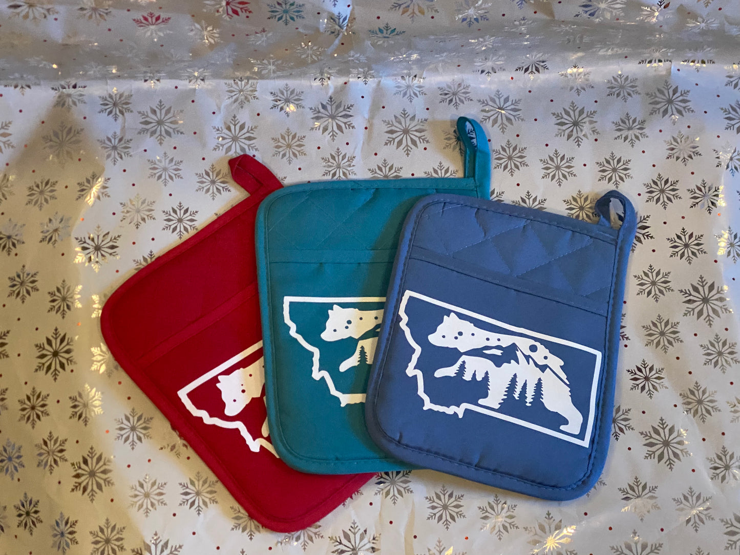 Montana bear mountain scene pot holder