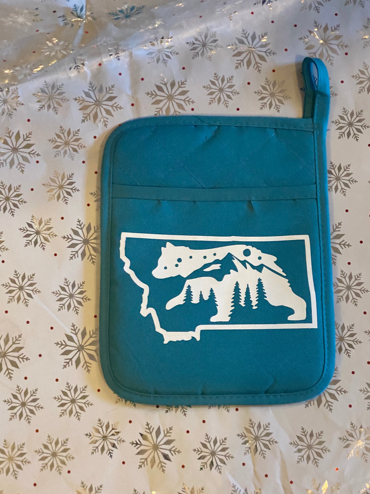 Montana bear mountain scene pot holder
