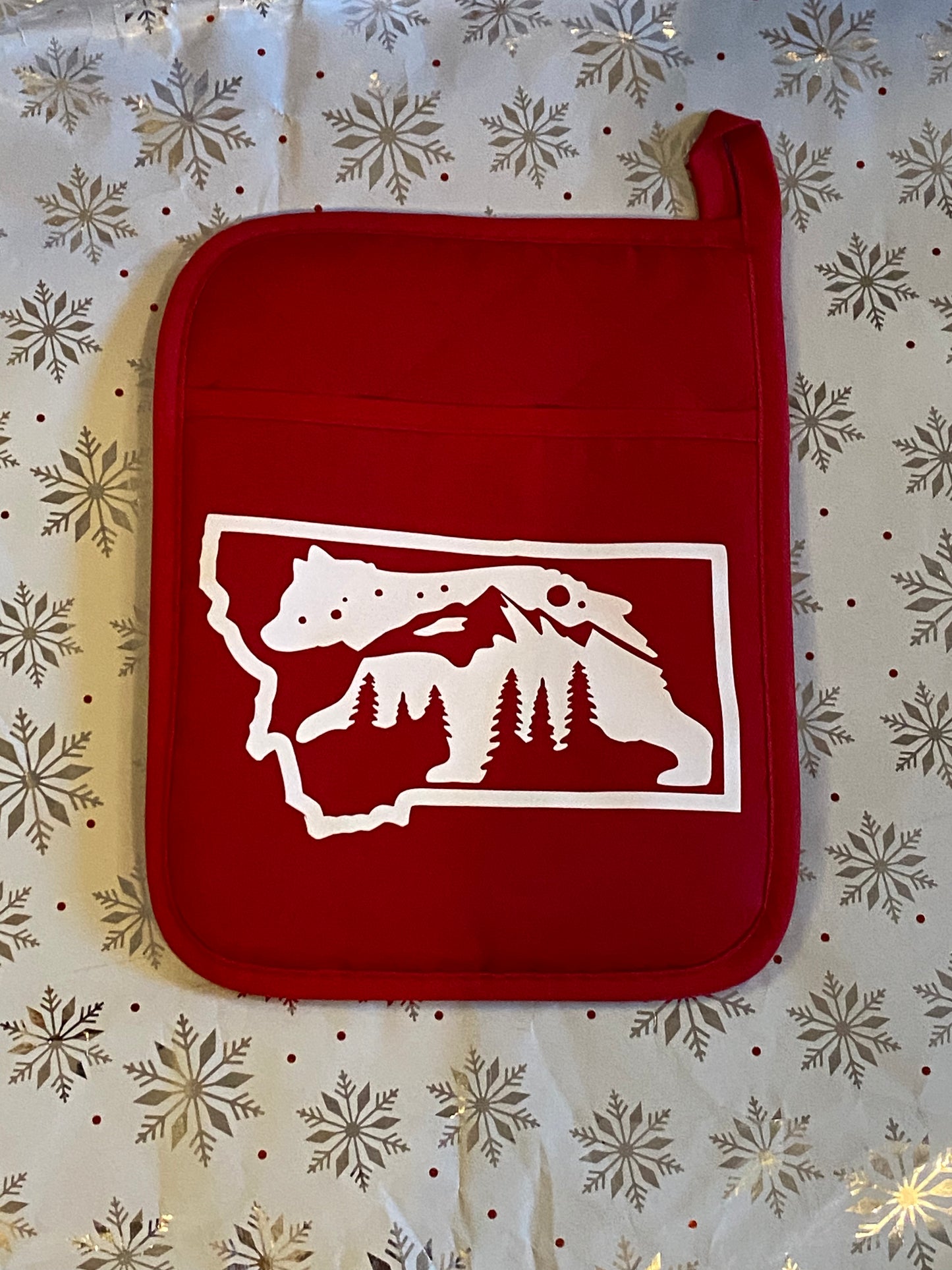 Montana bear mountain scene pot holder