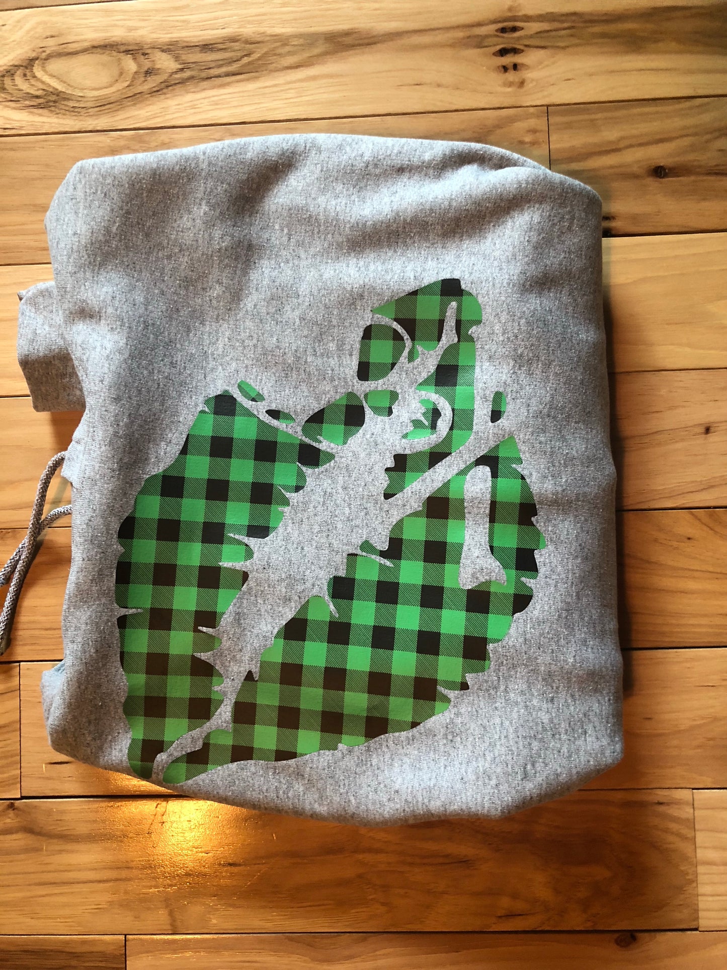 St. Patrick’s Day kiss lips with skull and crossbones Hoodie
